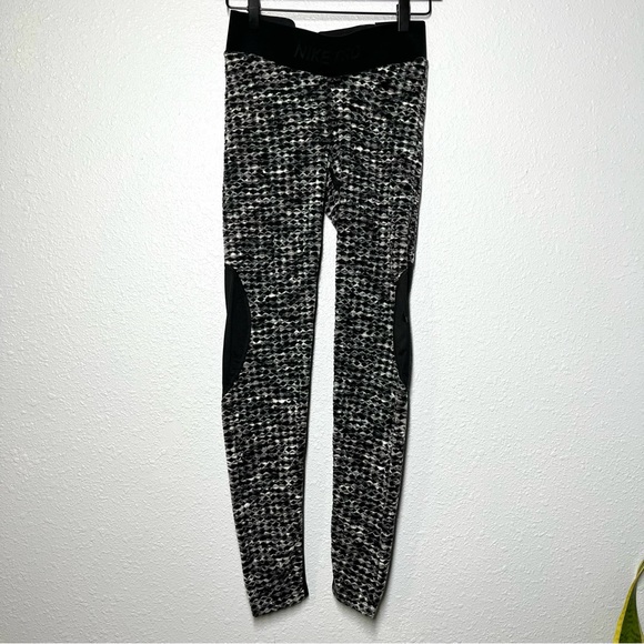 NWT Nike Warm Velour Hyper Warm Leggings - Picture 2 of 10